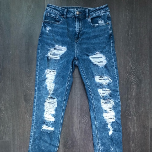 Distressed mom jeans - Picture 2 of 4